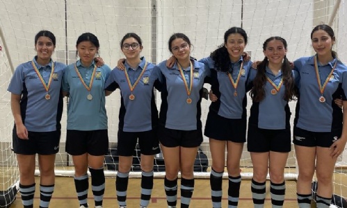 Girl Futsal team, 7 players posing
